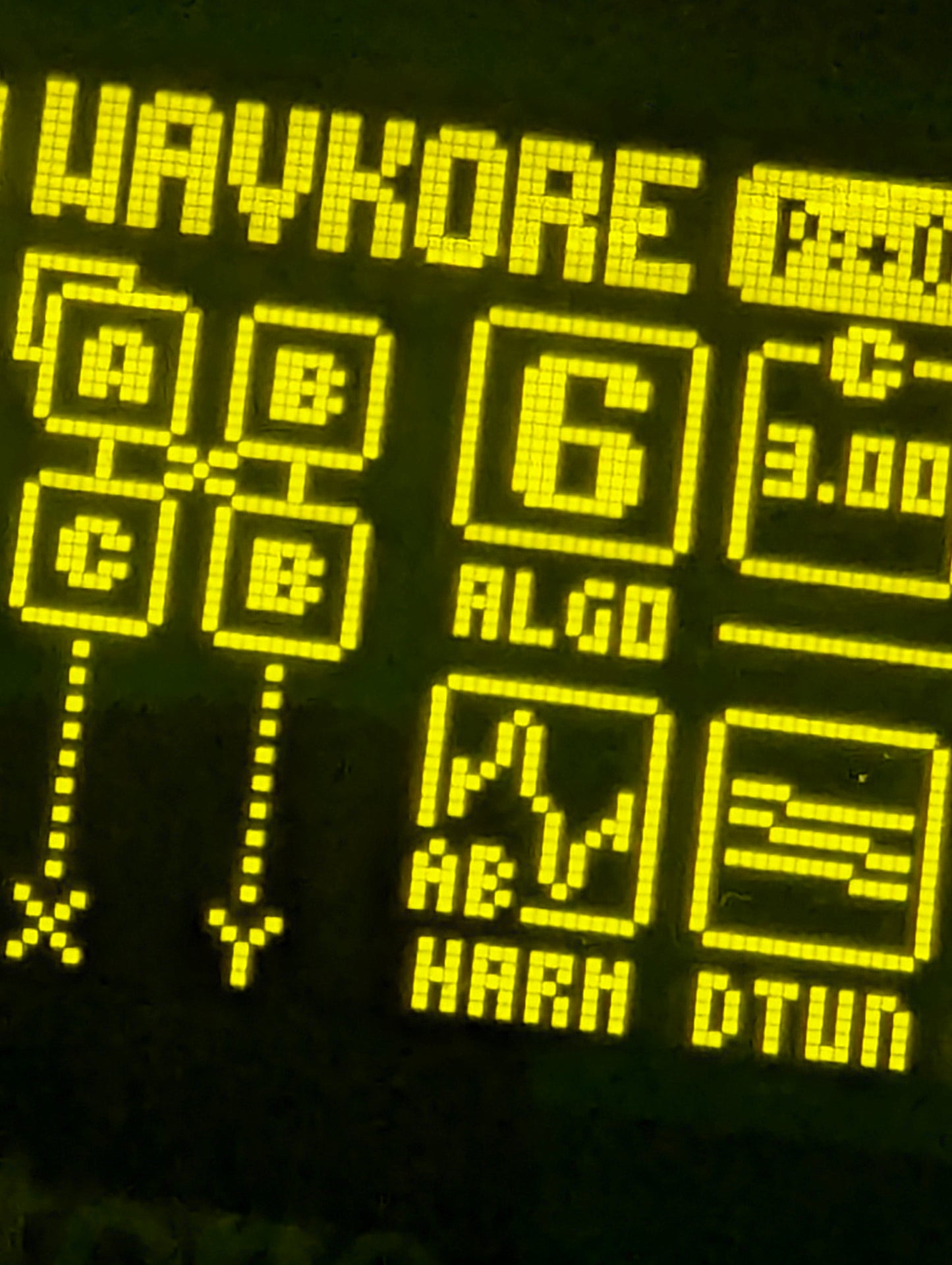 Detune & harmonics parameters LCD screen in Elektron FM synth