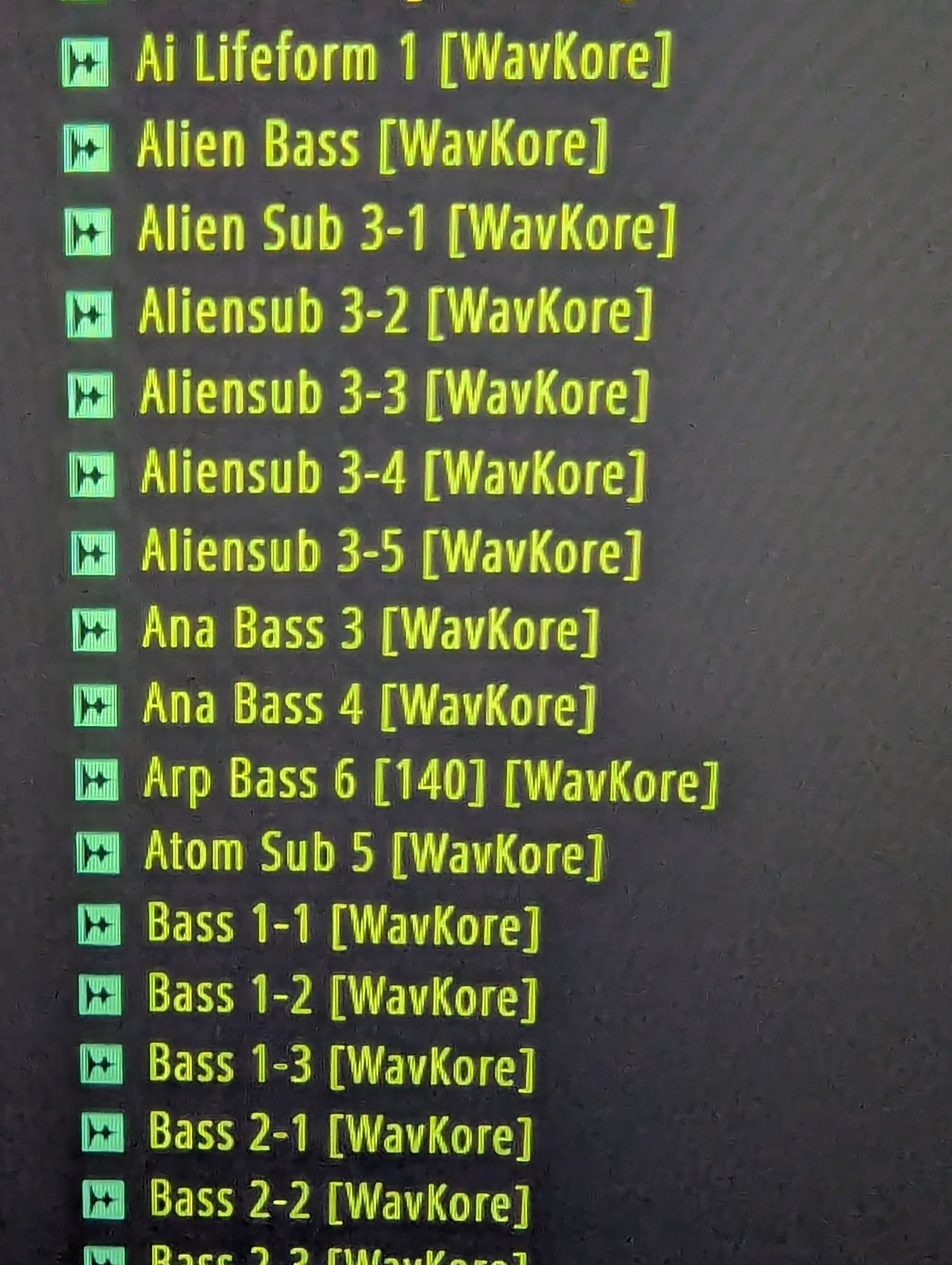 Browsing a selection of bass sounds in Daw