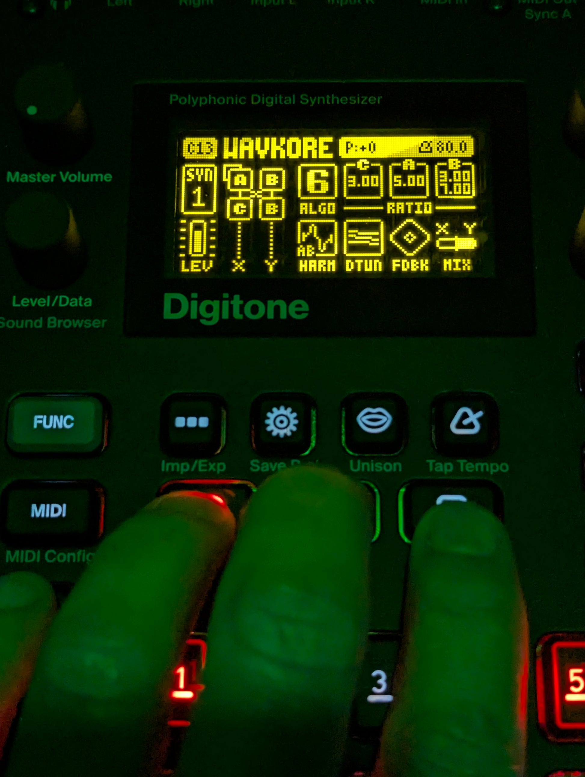 Playing synth while selecting algorithm and detune in FM Digitone synth